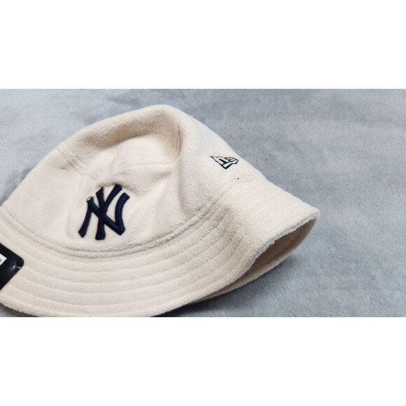 New York Yankees Women's Cozy Hat Bucket Hat Cap White Logo New Era MLB Baseball - Picture 3 of 6
